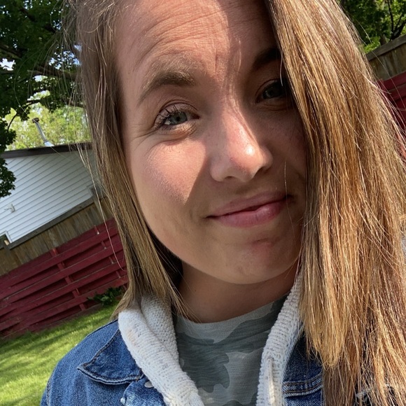 Meet your Posher, Hannah - Picture 3 of 4